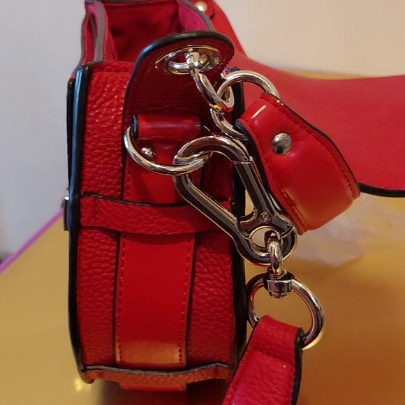 Steve Madden Crossbody, red and sliver - Picture 4 of 6